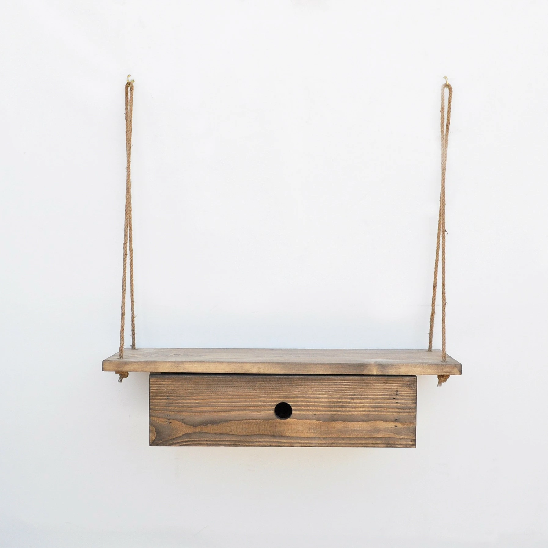 Raft muri prej druri, ngjyrë arre, Hanah Home, Gar010