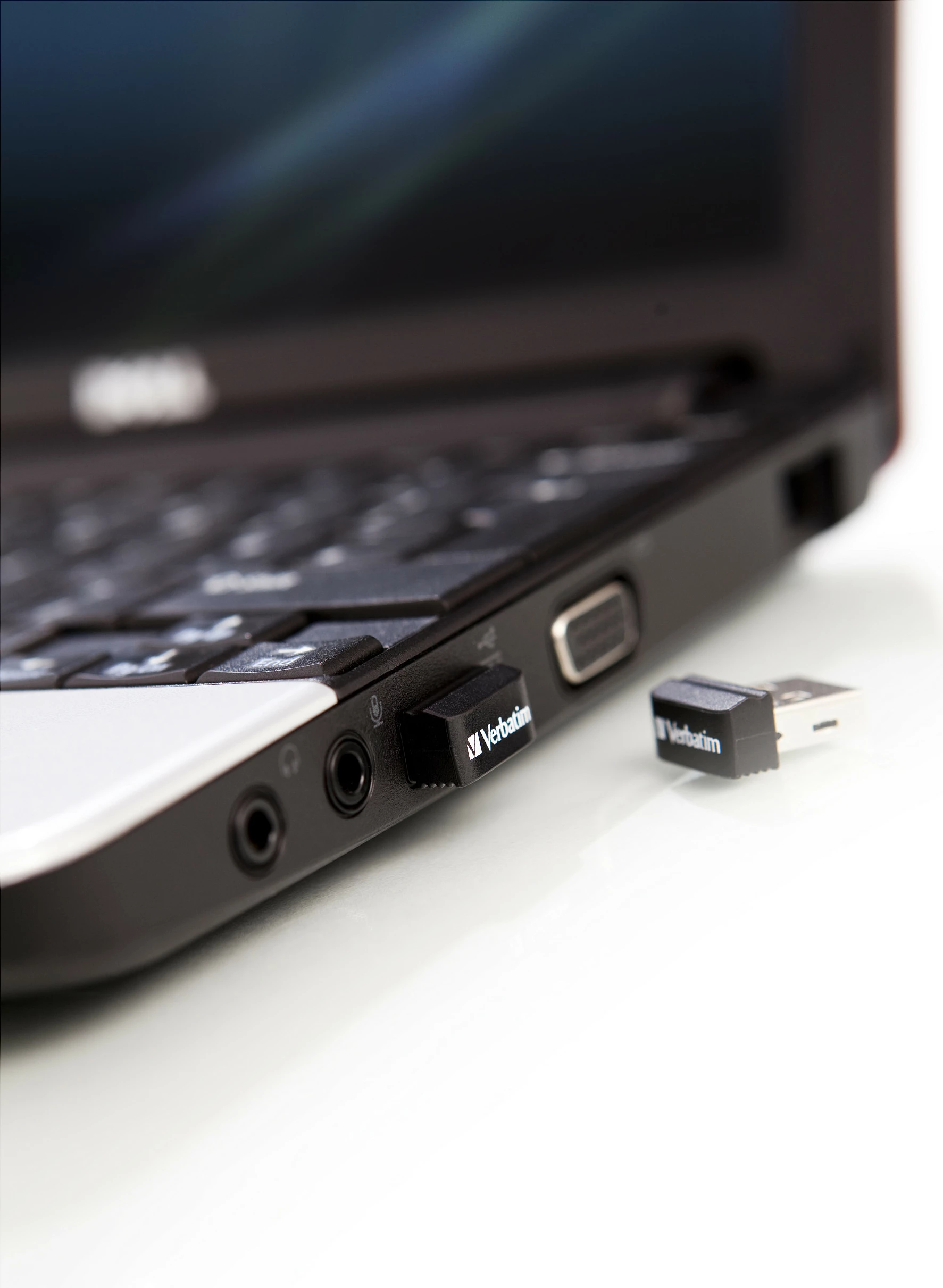 USB stick Verbatim Store 'n' Stay NANO 32GB, USB-A 2.0, i zi