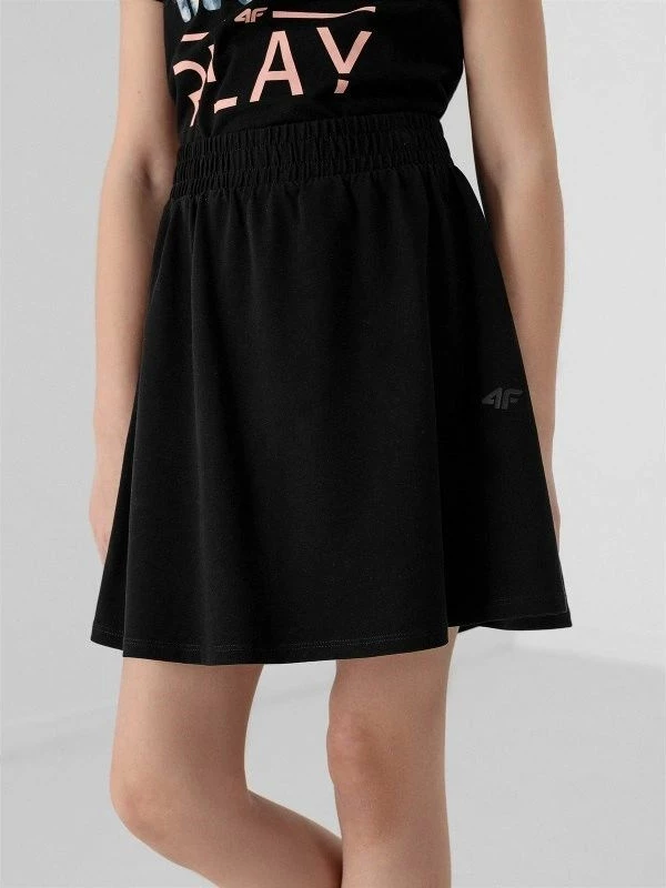 Fund për fëmijë 4F, vajza