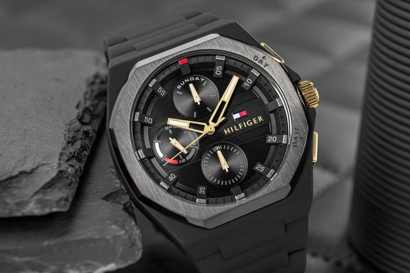 Orë dore për meshkuj Tommy Hilfiger, e zezë