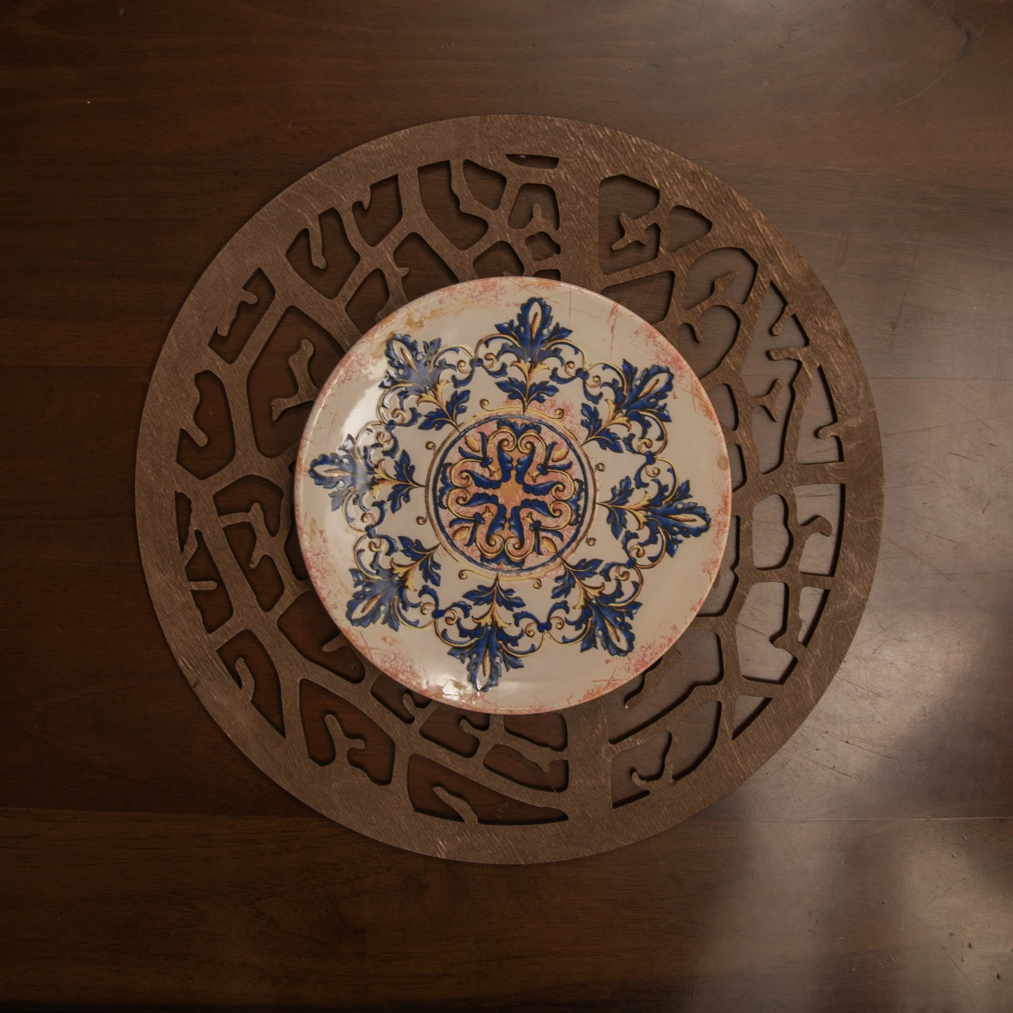 Set nënshtruesish tavoline prej druri, 4 copë, Hermia, ngjyrë korale - wenge