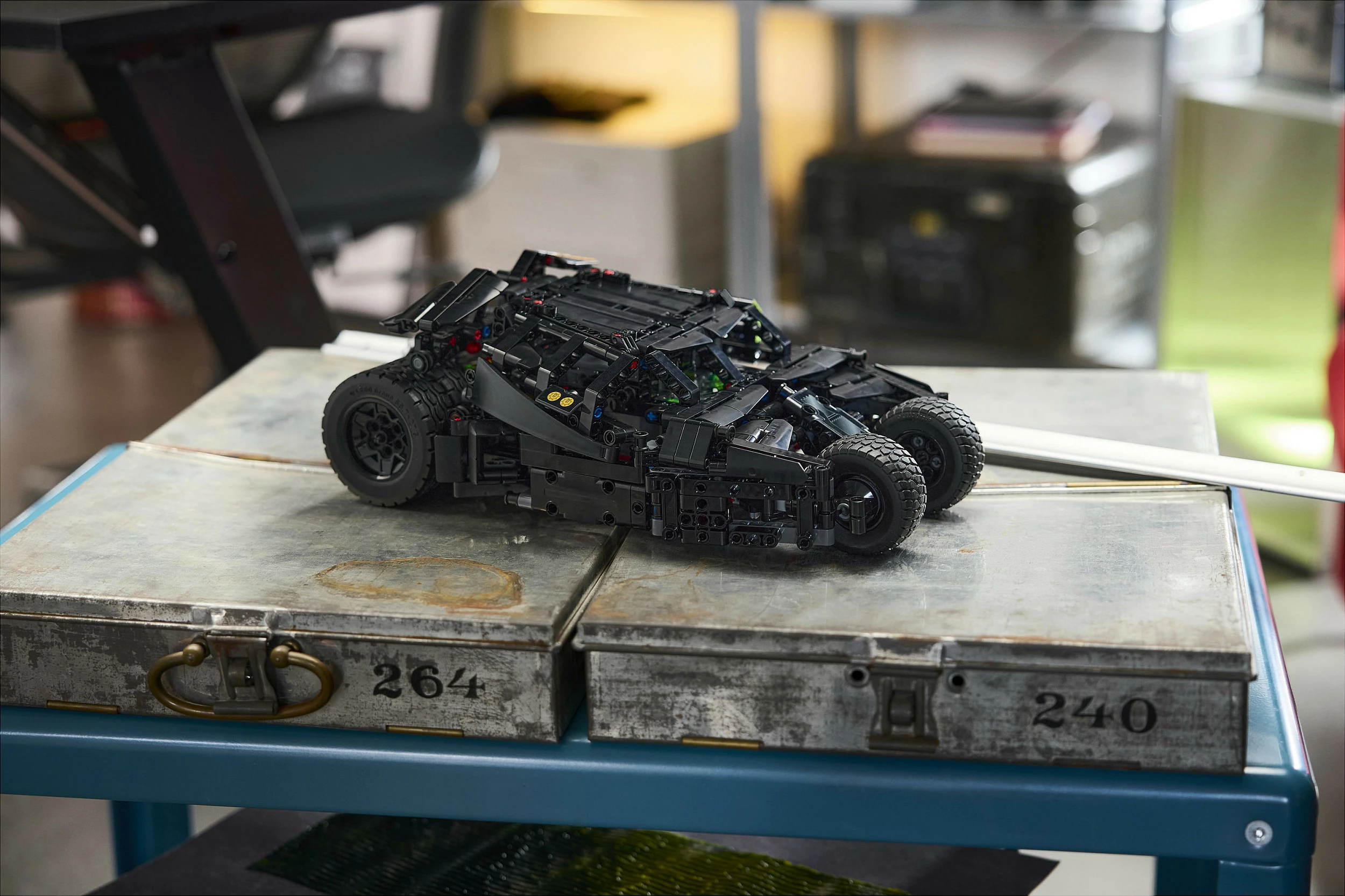 Set ndërtimi LEGO Technic 42239 Batmobile Tumbler, 719 pjesë, Control+, multicolor