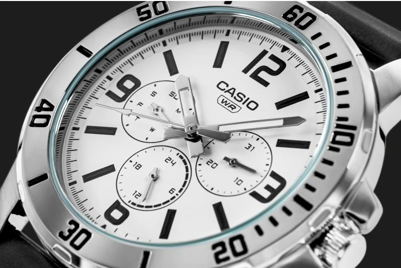 Orë dore për meshkuj CASIO, e zezë