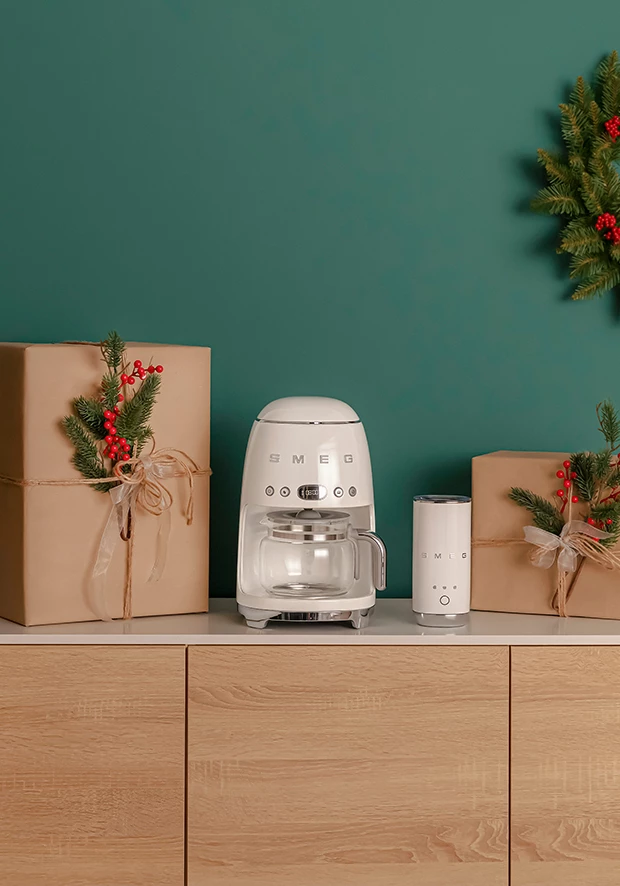 Aparat për kafe me filtër SMEG DCF02WHEU, bezhë