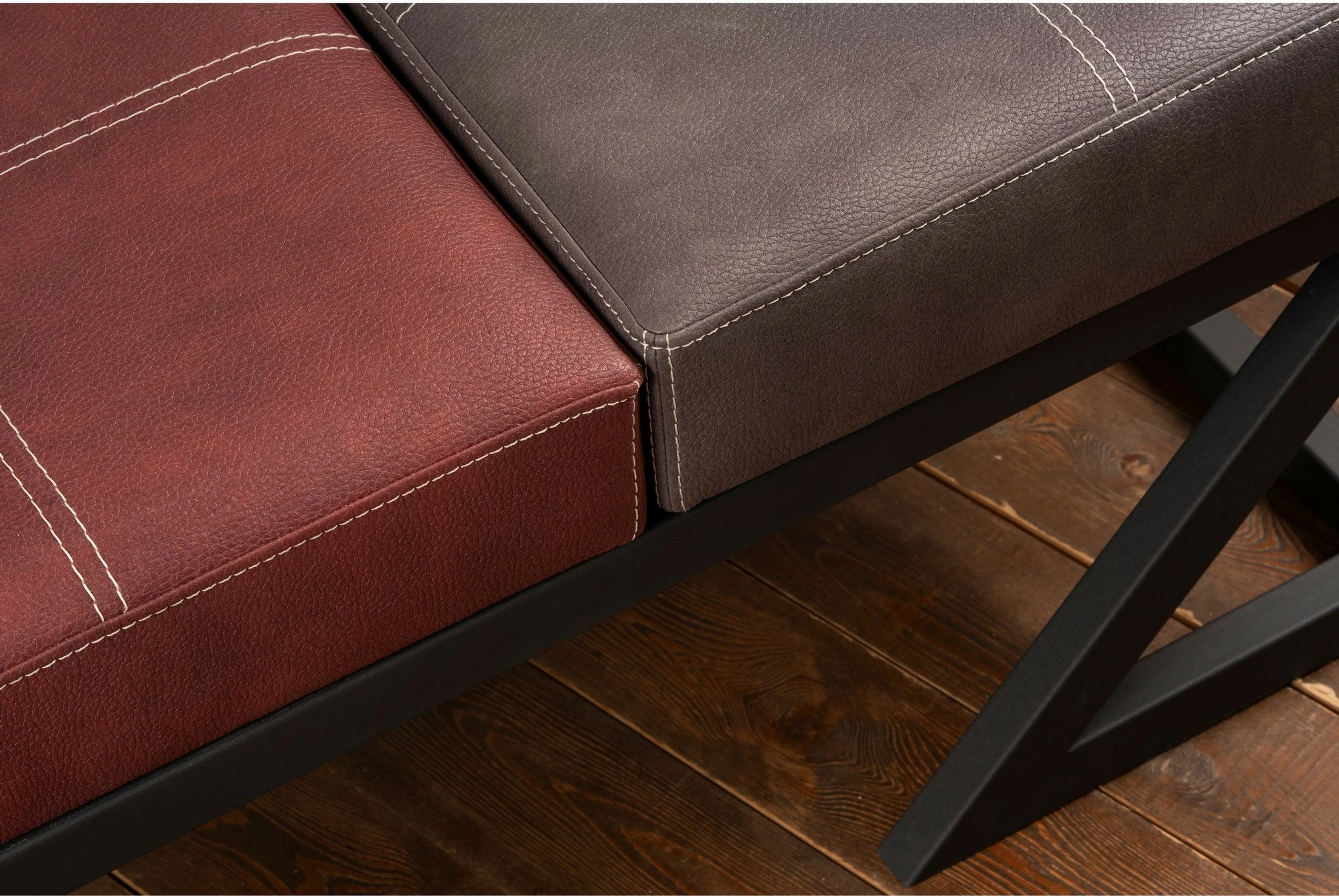 Puf Atelier del Sofa, ngjyrë antracit dhe e kuqe e errët, Brda