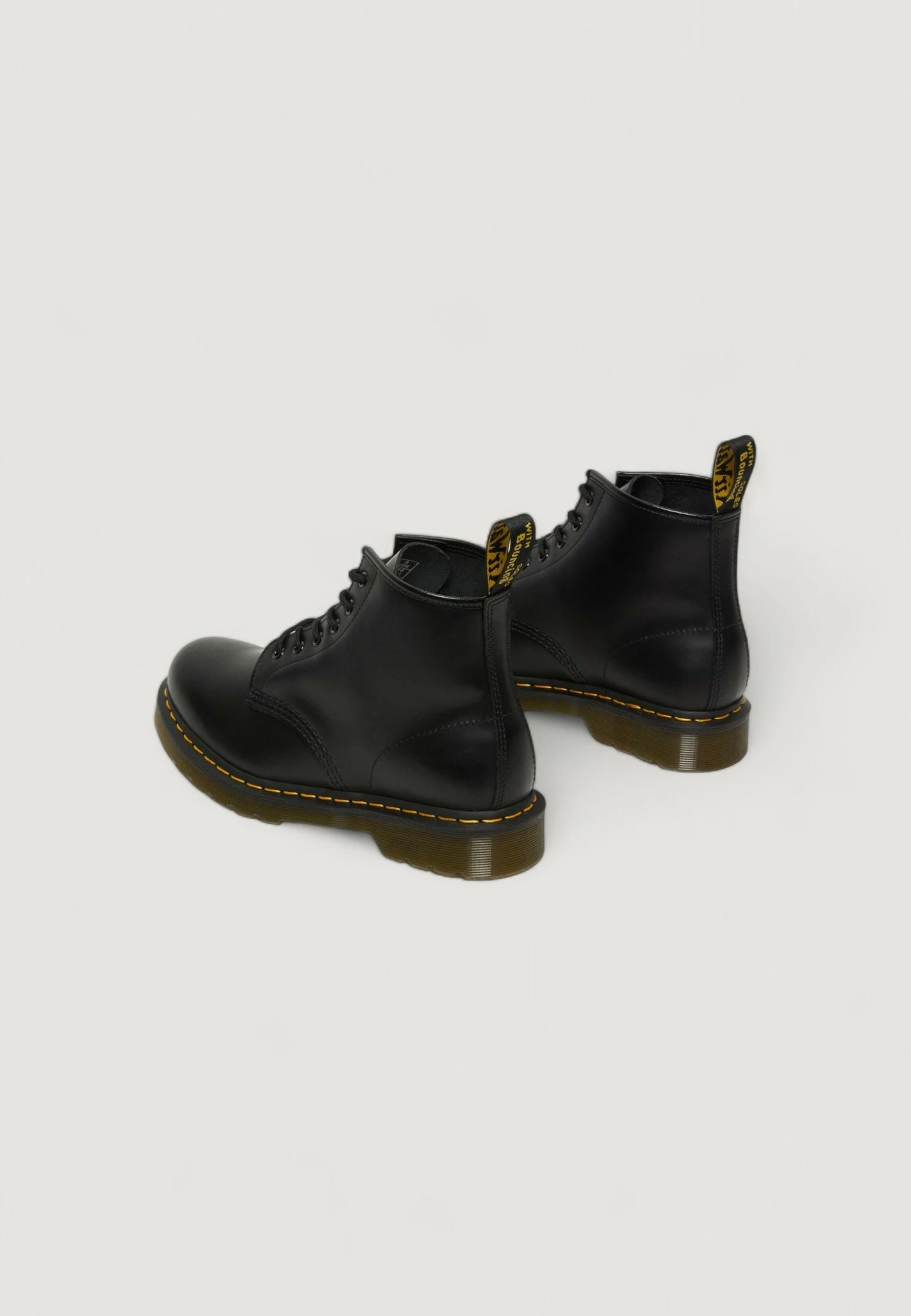 Çizme të shkurta për femra Dr. Martens 101 YS Smooth 26230001, të zeza [Madhësia: 40]