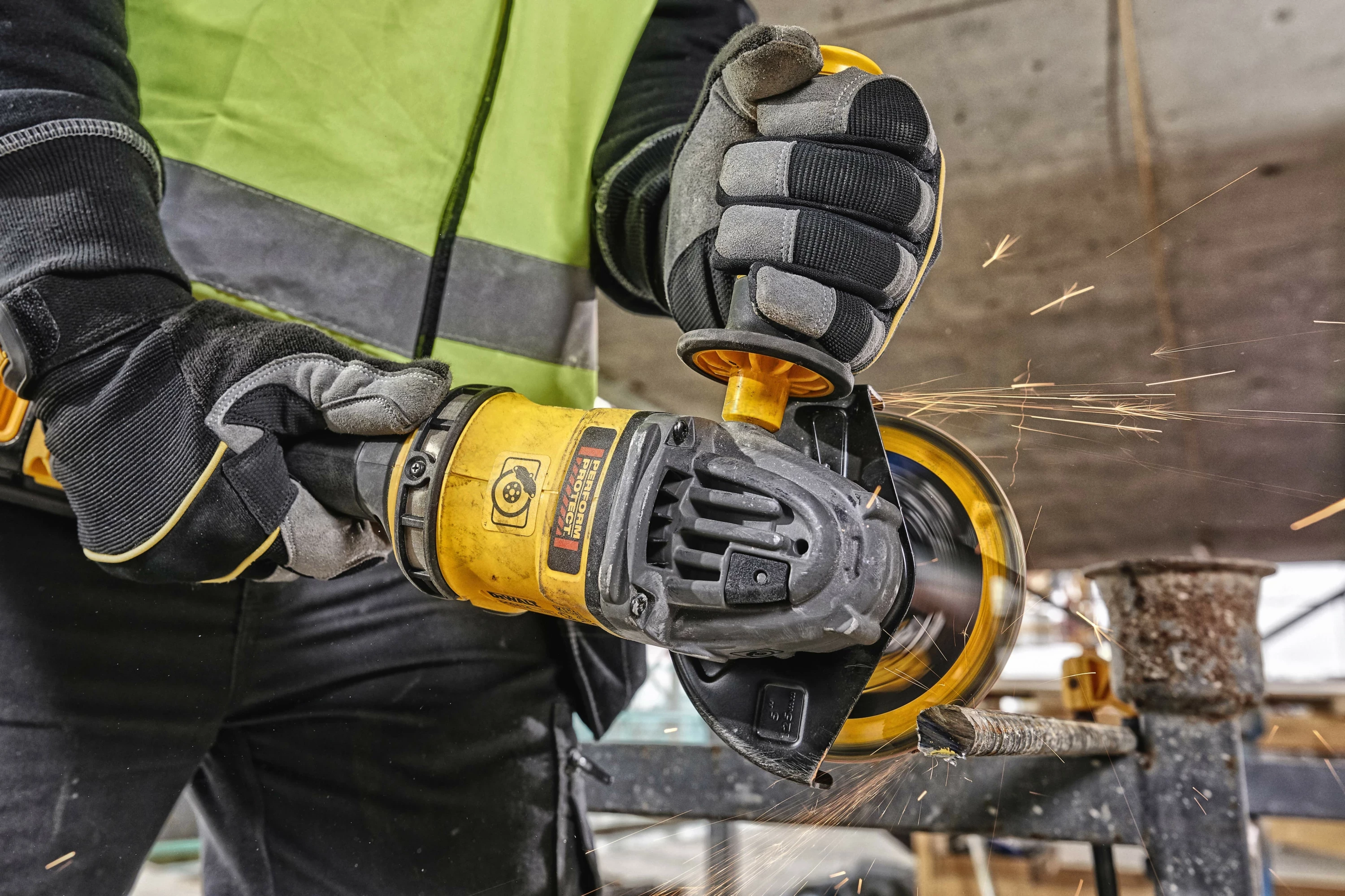 Brus këndor me bateri DeWalt DCG418NT 54V 125mm Brushless, TSTAK pa bateri/karikues, e verdhë/zezë