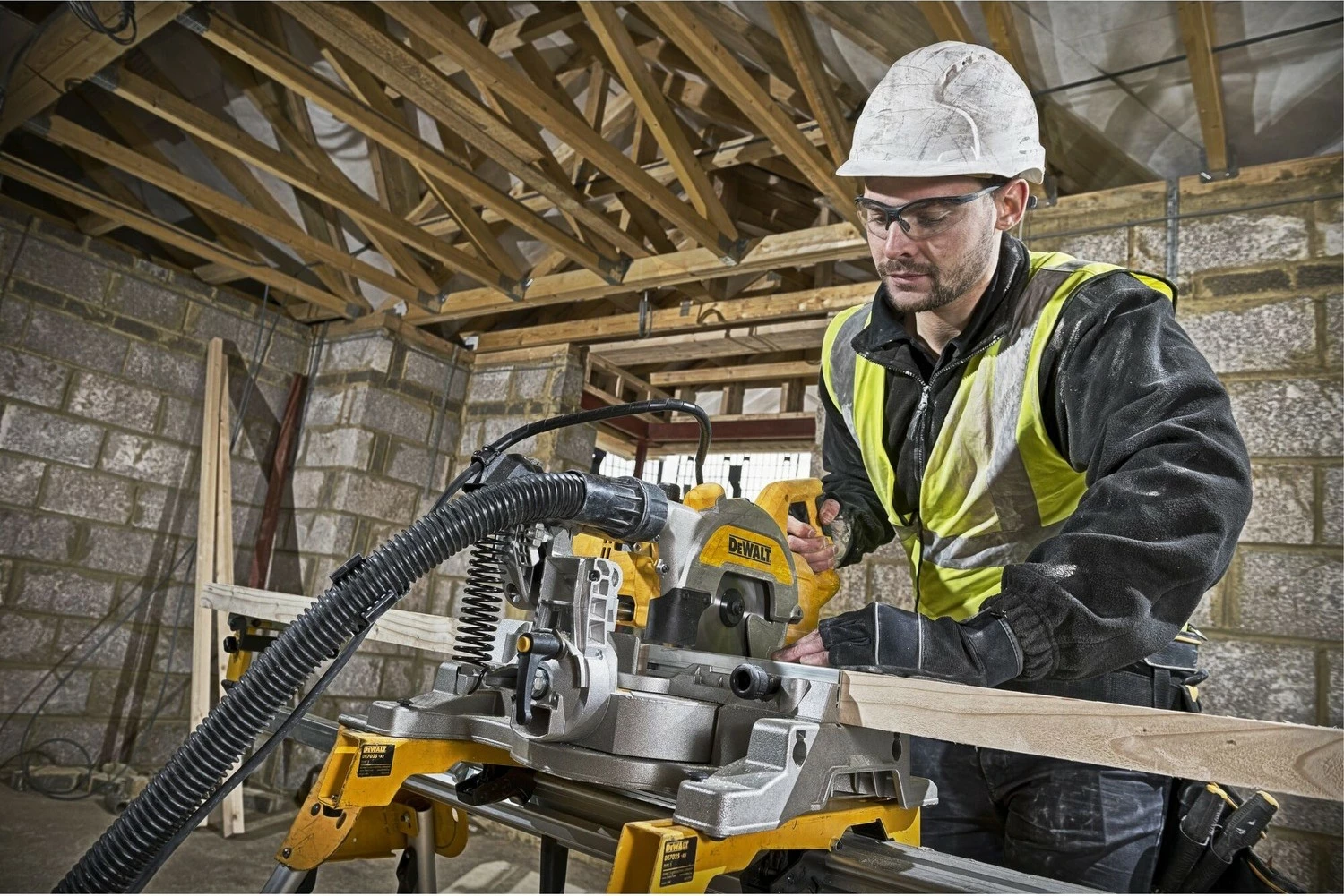 Sharrë panelesh DeWALT 216mm 1800W