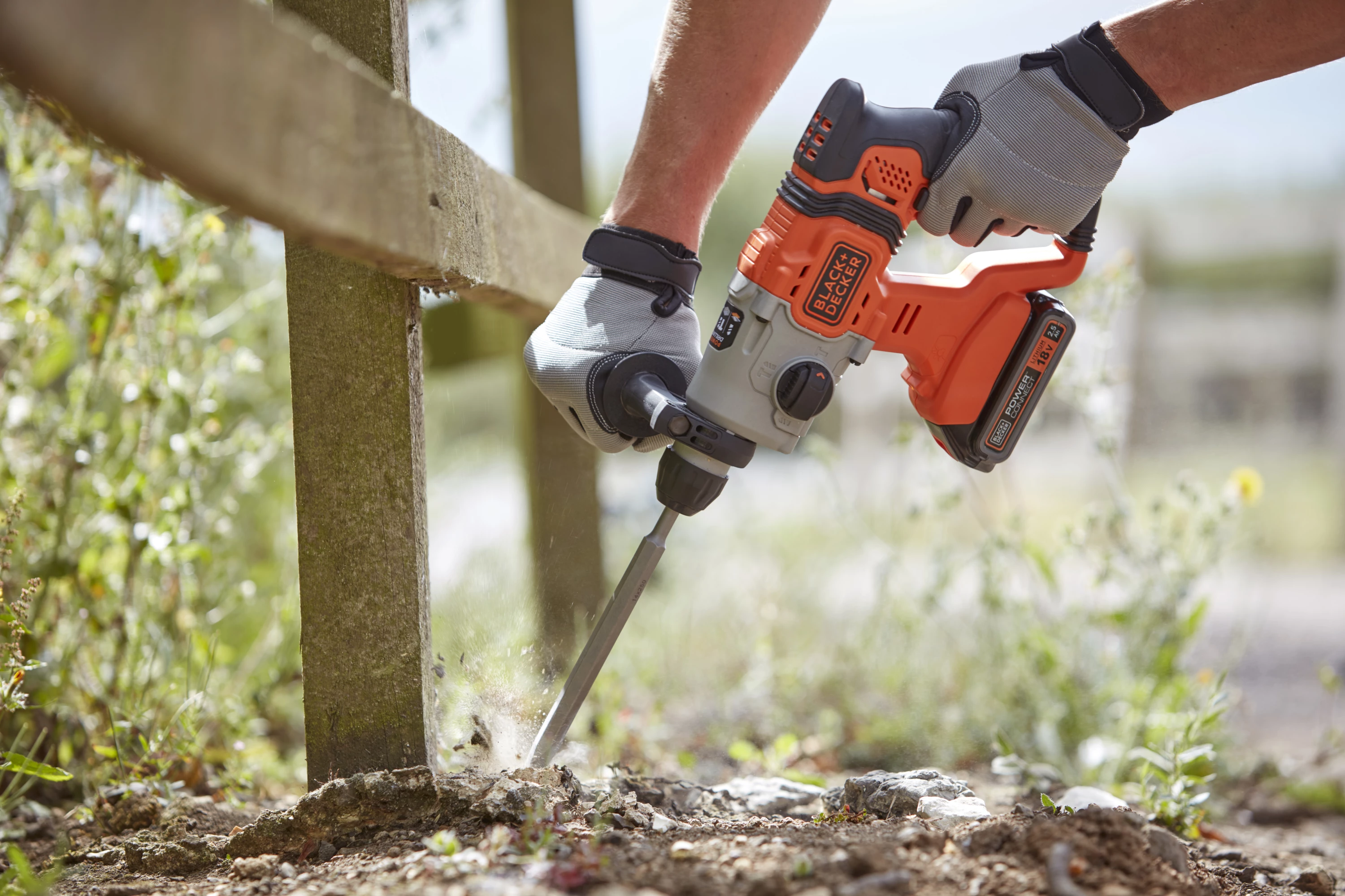 Burmashinë goditëse me bateri Black&Decker BCD900E2K, 18V, SDS+, 2x 2.5Ah, e zezë/portokalli, set