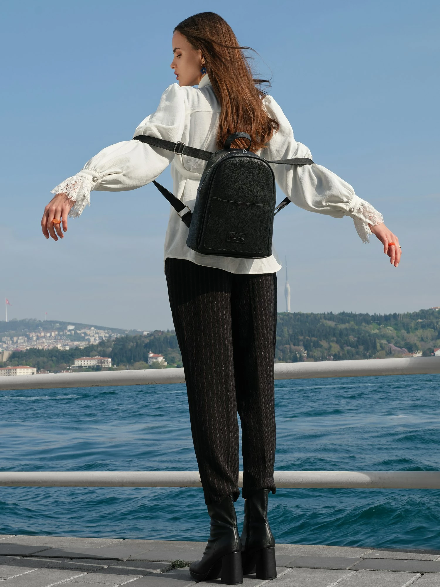 Çantë shpine Lucky Bees, e zezë, 528