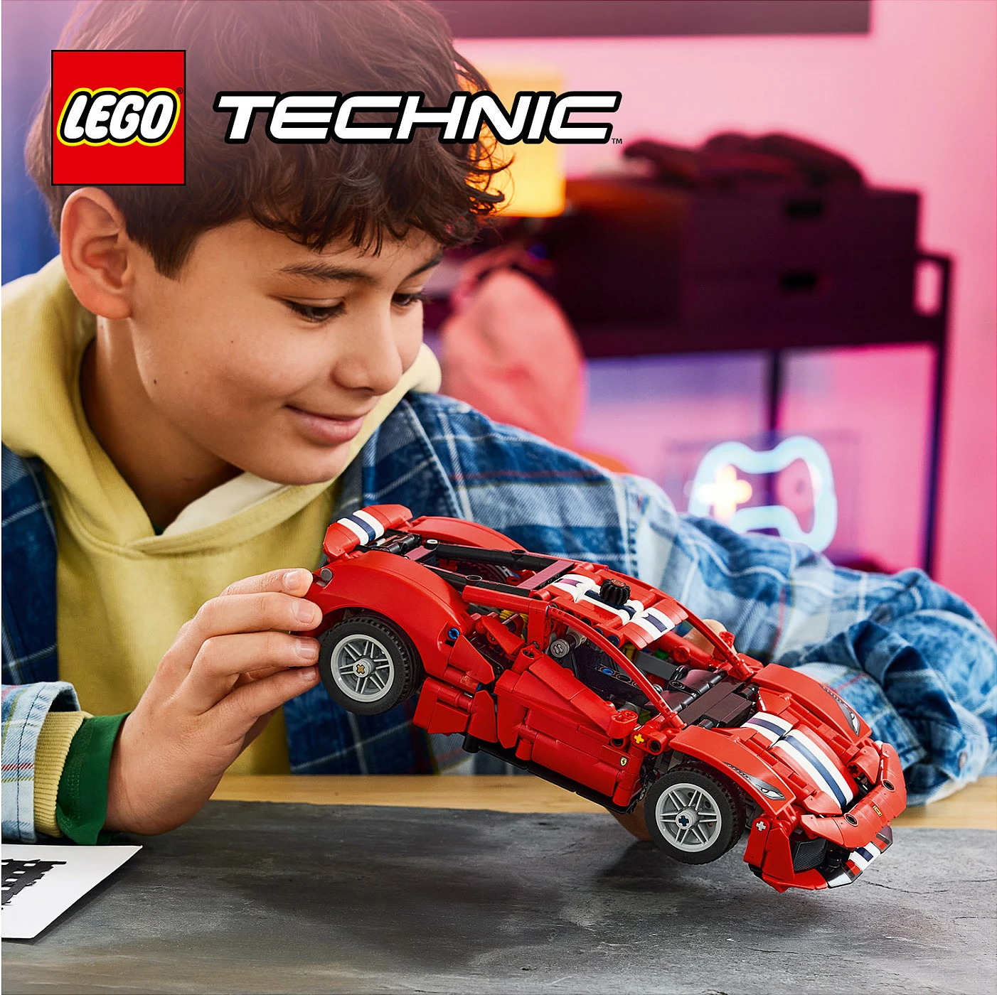 Set ndërtimi LEGO Technic Ferrari 488 Pista 42235, 882 copë, i kuq