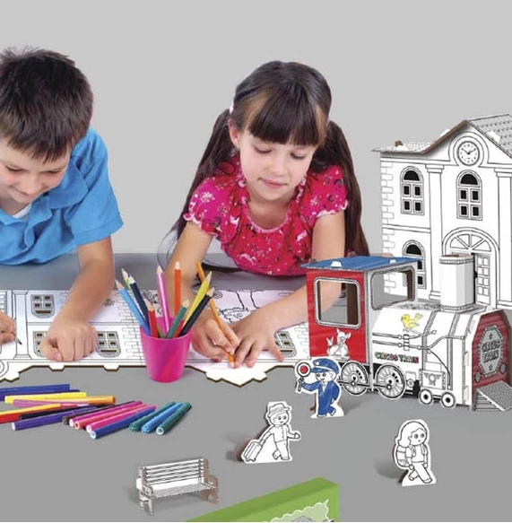 Set kreativ për ngjyrosje dhe ndërtim Arnas Toys - Stacioni i trenit 3D