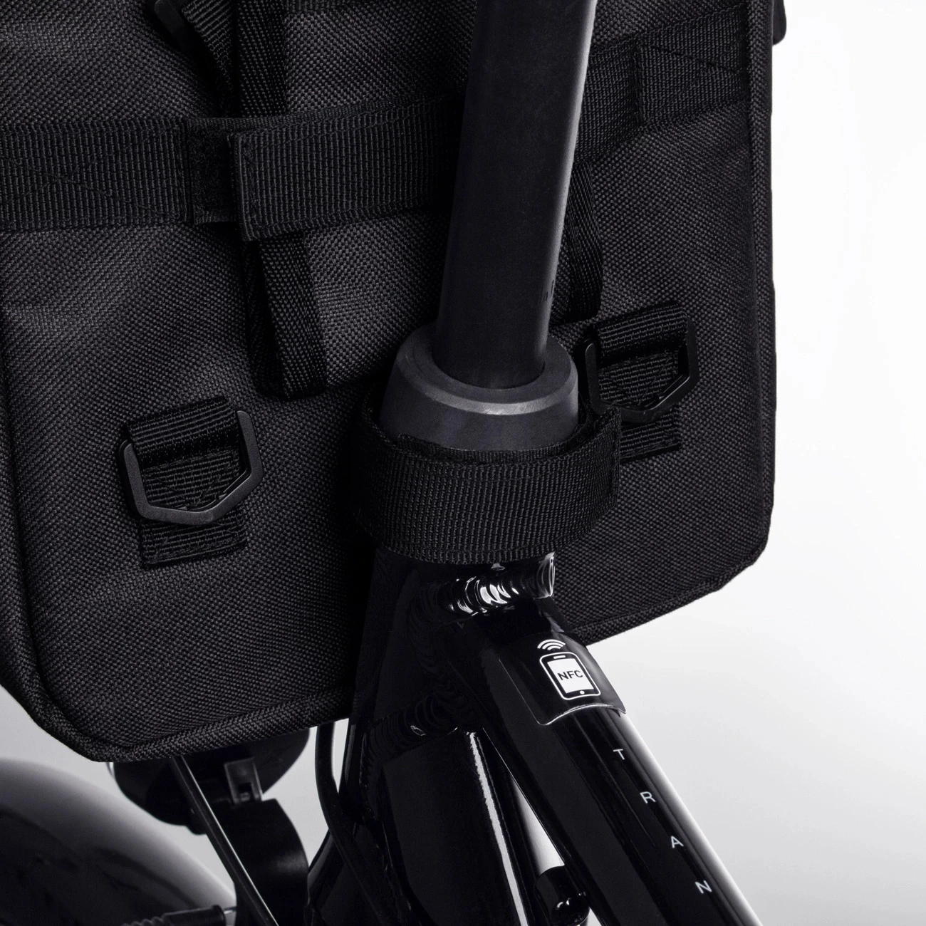 Çantë biçiklete Wozinsky WSB6GR për timon, gri