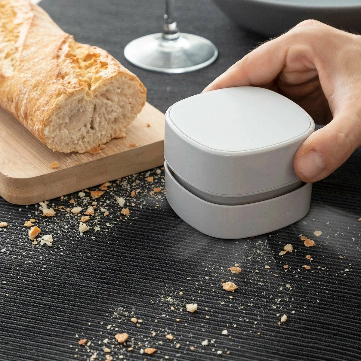 Fshesë me vakum dore InnovaGoods Micuum V0103175, 100 ml, mini pa kabllo, e bardhë, me brushë pastrimi