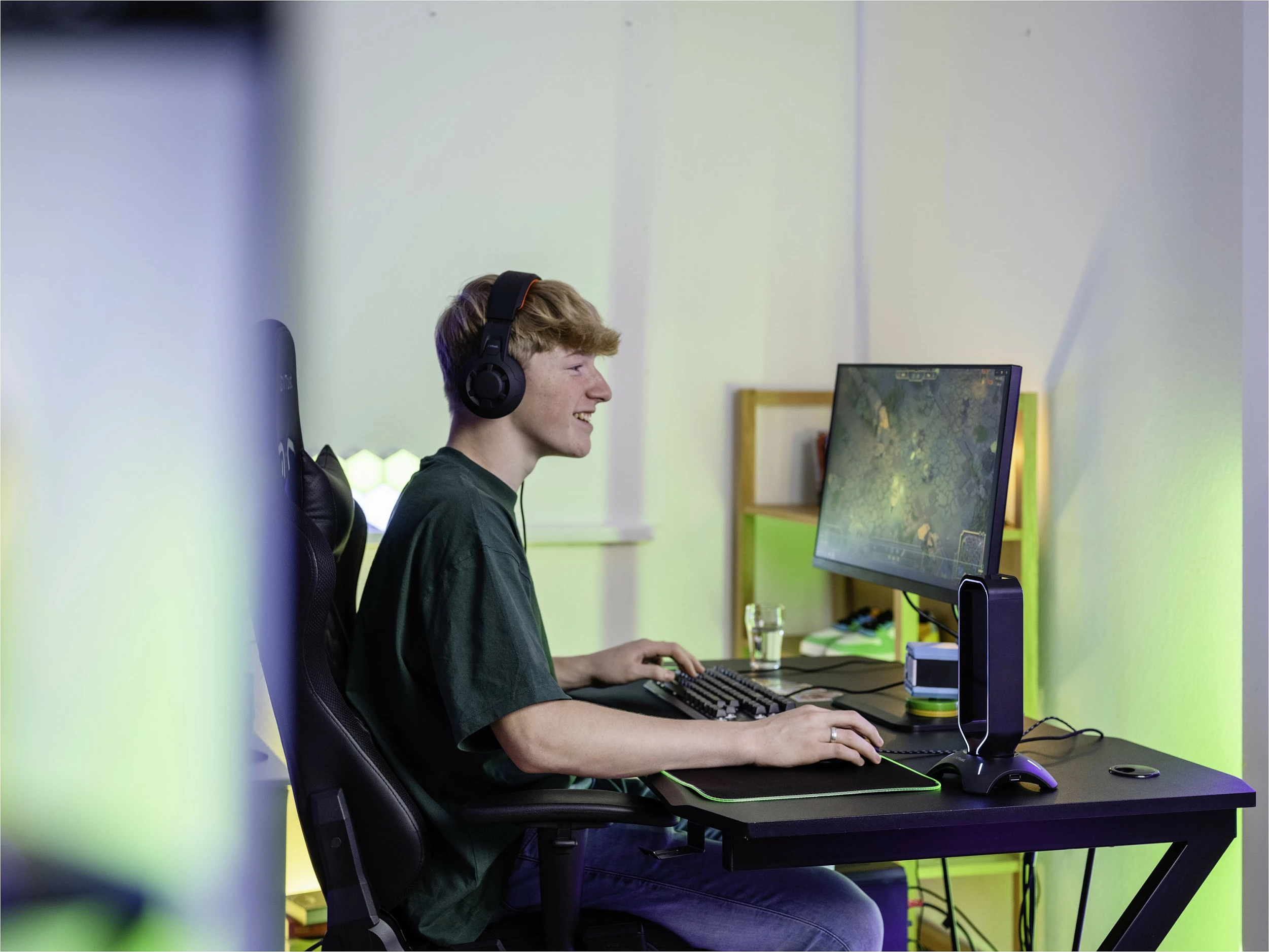 Mbajtës për kufje Trust GXT 265 Cintar RGB, 2x USB-A, kabllo 1.5 m, i zi