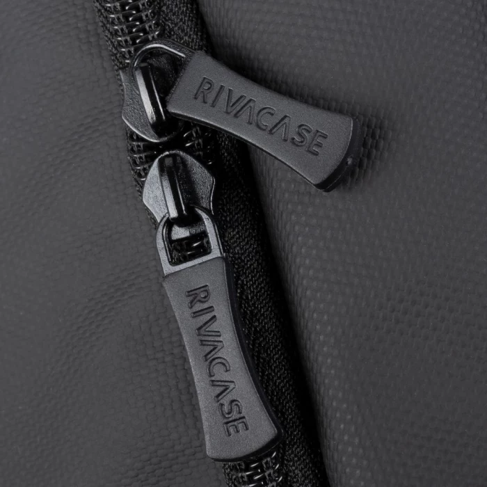 çantë shpine për laptop RivaCase 8465, 17.3\", ECO-RPET e papërshkueshme nga uji, e zezë