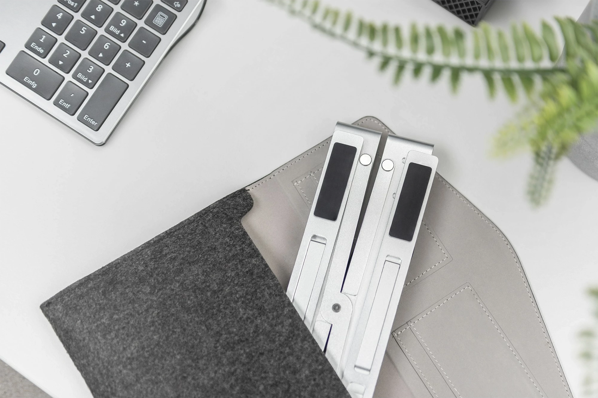 Mbajtës notebook Digitus me USB-C Hub 5 porta, PD, argjendtë