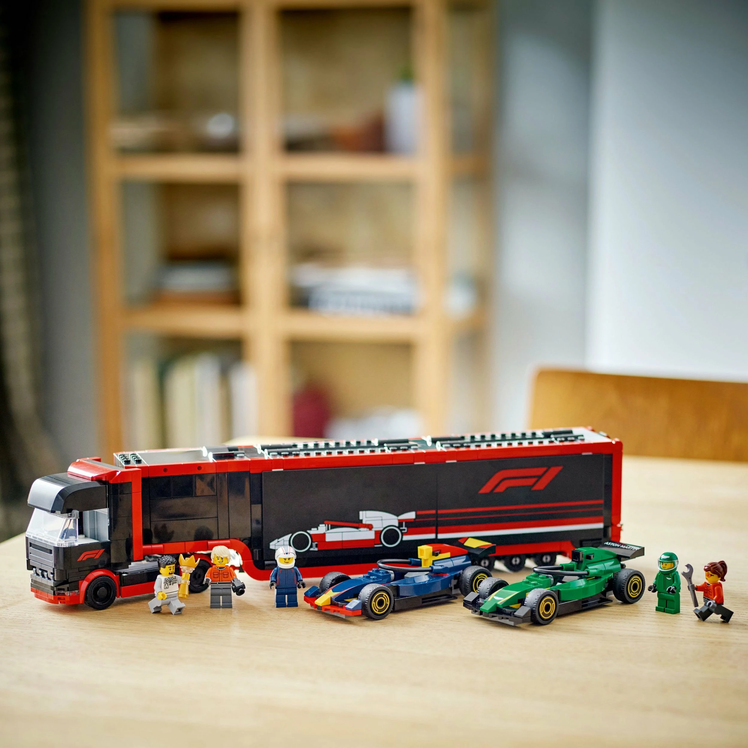 Set LEGO City Formula 1 kamion me RB20 & AMR24, 1086 copë, 60445