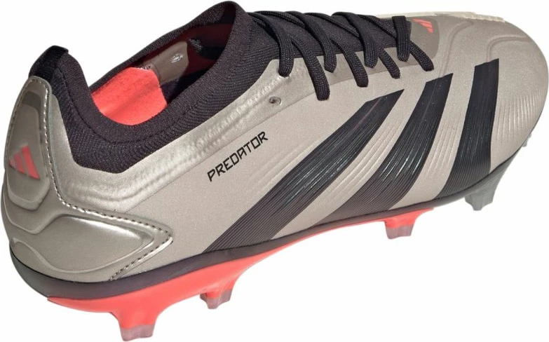 Atlete futbolli adidas për meshkuj, të zeza [Madhësia: 45 1/3]