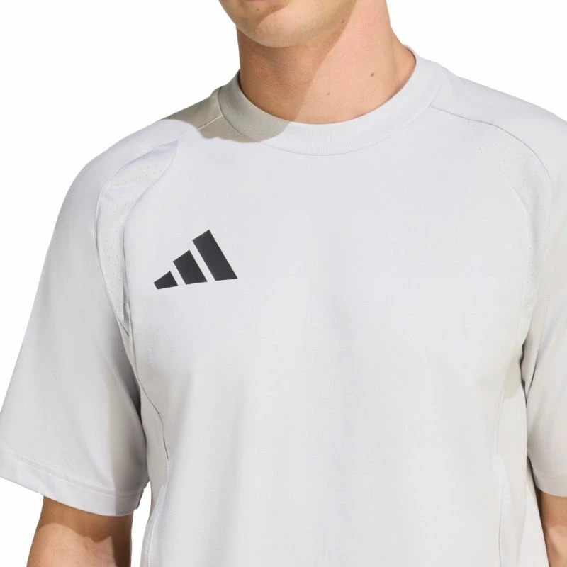 Maicë për meshkuj adidas Tiro 26 Travel KD1120, gri e çelët [Madhësia: M]