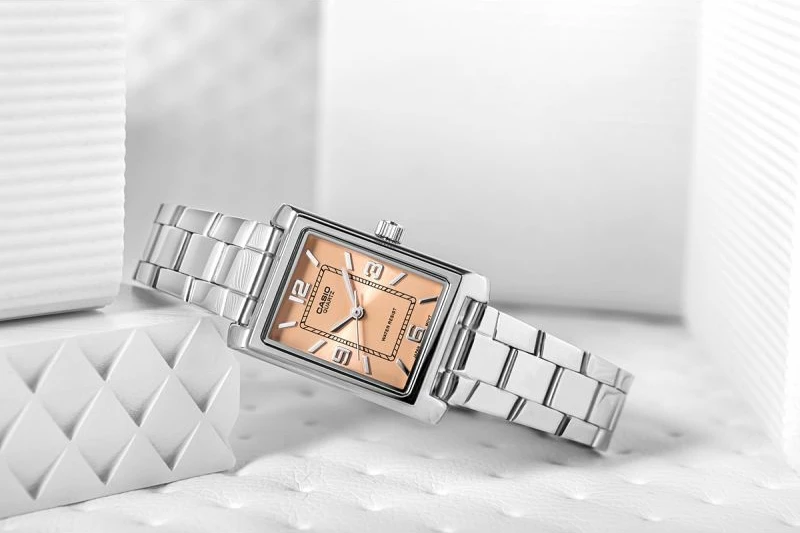 Orë dore për femra Casio, argjendi