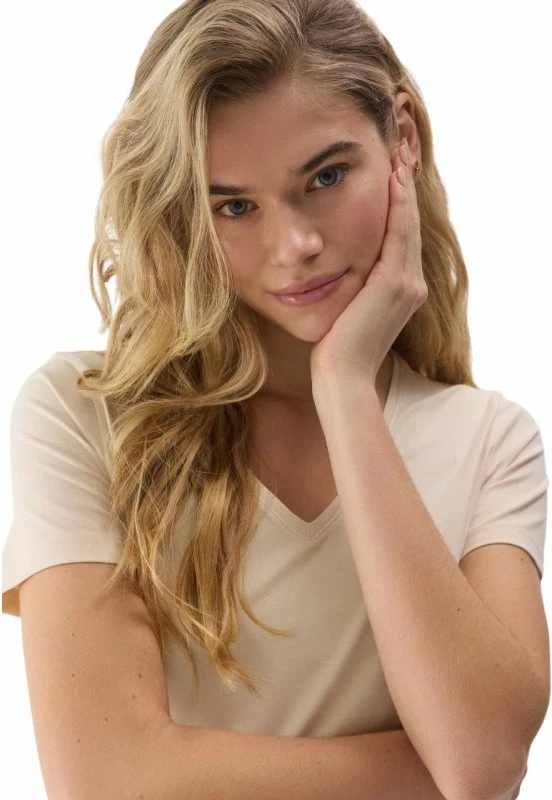 Maicë femra 4F, bezhë