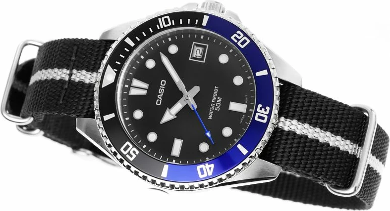 Orë dore për meshkuj Casio, e zezë