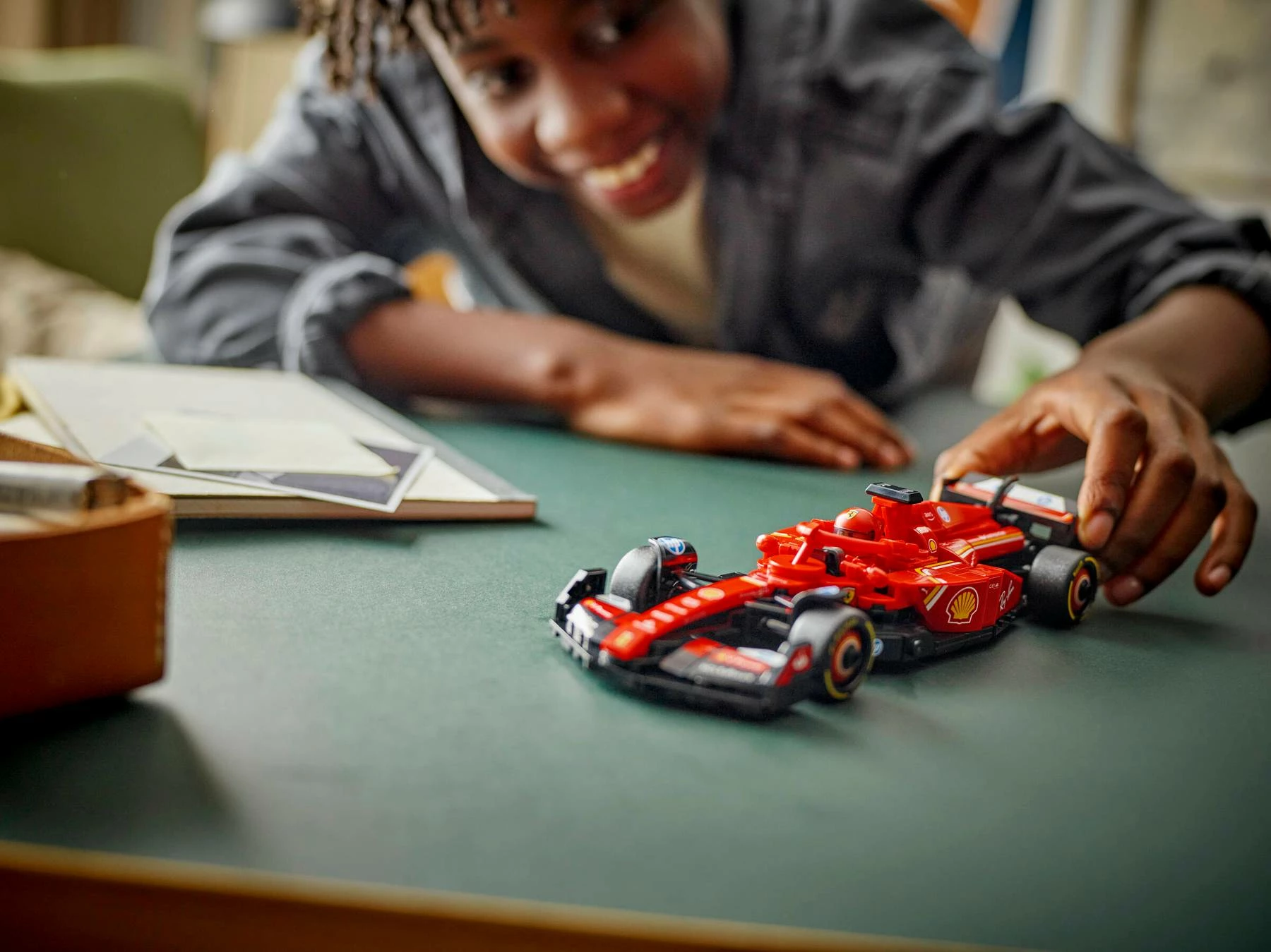 Set ndërtimi LEGO Speed Champions Ferrari SF-24 F1 Race Car 77242, 275 pjesë, e kuqe