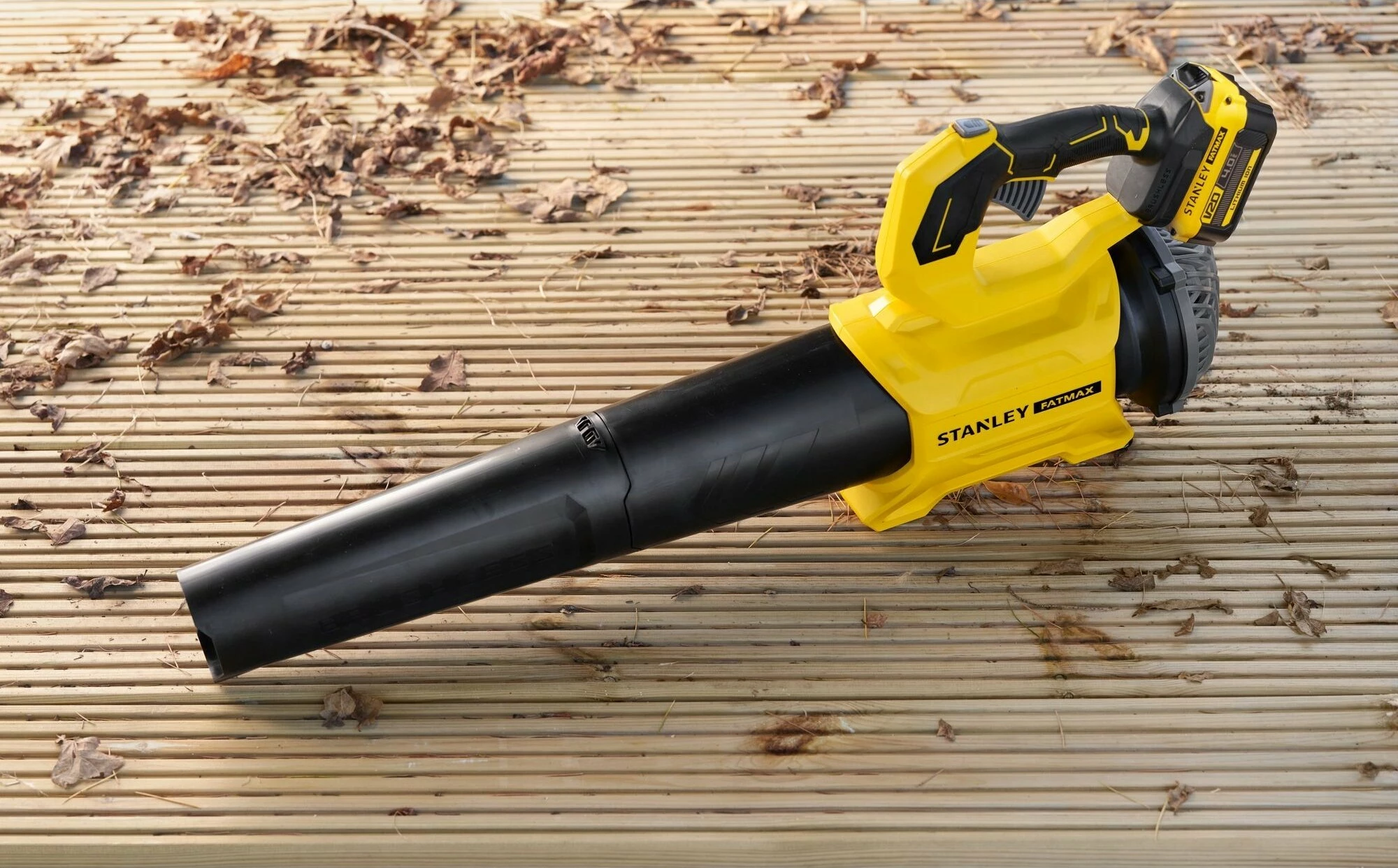 Fryrës gjethe Stanley SFMCBL730M1-QW V20 Gen2 18V 4.0Ah Brushless, set me bateri + karikues, verdhë/zezë