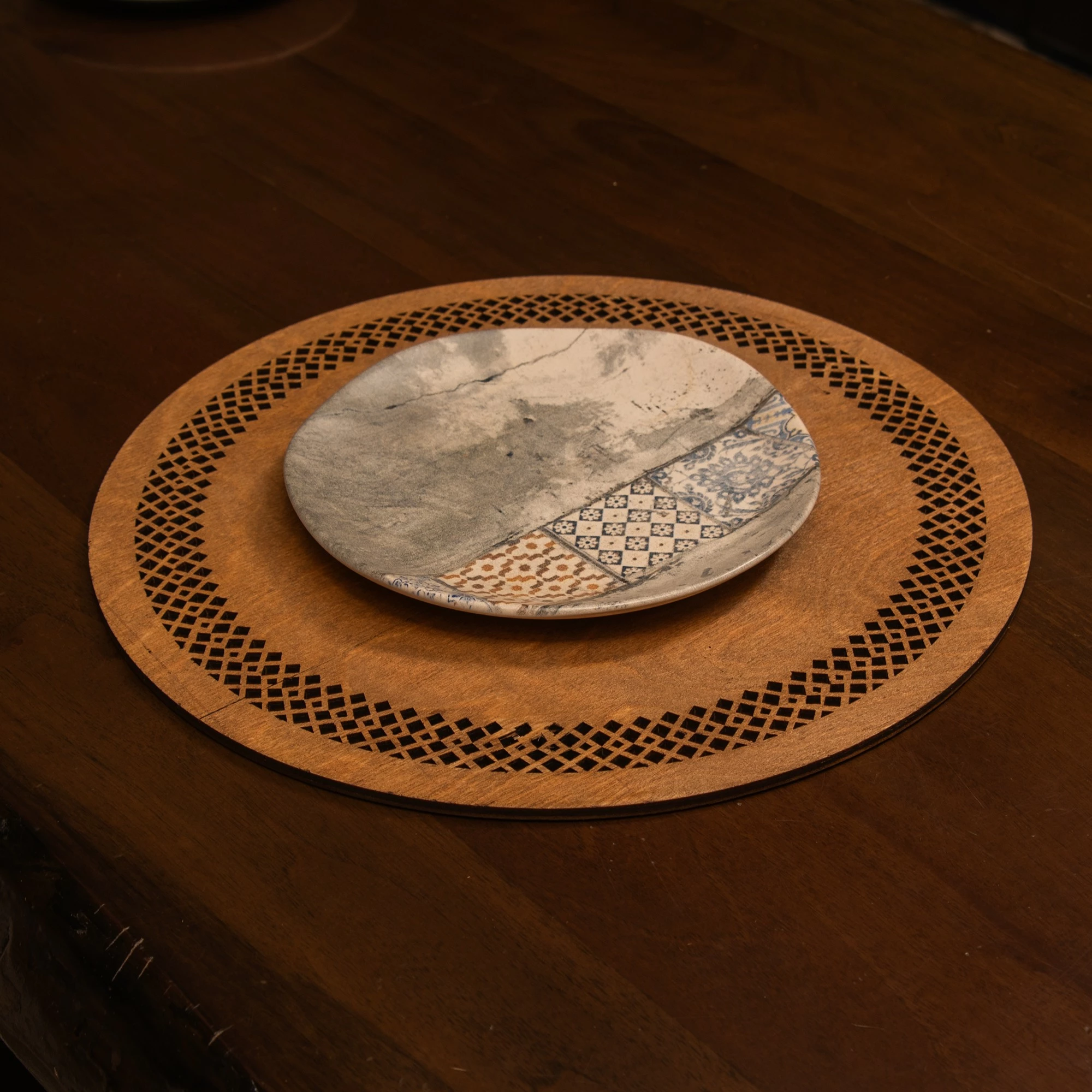 Set nënshtruesish tavoline prej druri (4 copë), Hermia, Selxhuk, ngjyrë arre