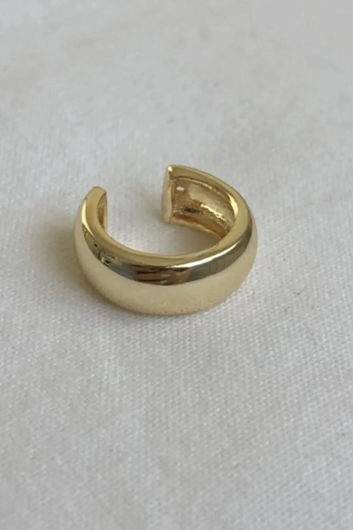 Vathë Jumeon, ngjyrë ari, Goldbasiccuffk