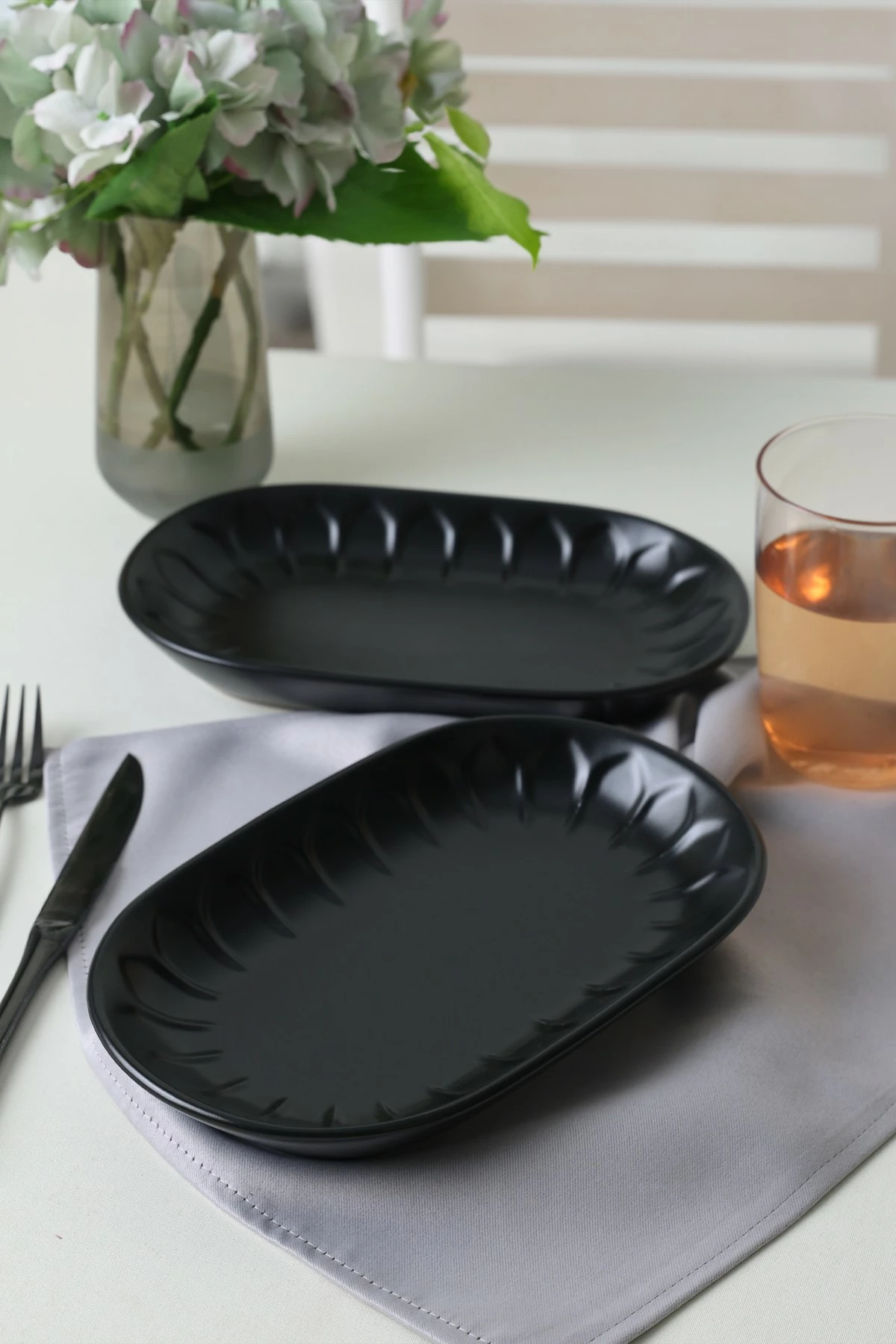 Set pjatash servirëse (2 copë), Hermia Concept, ngjyrë e zezë mat, X00017603