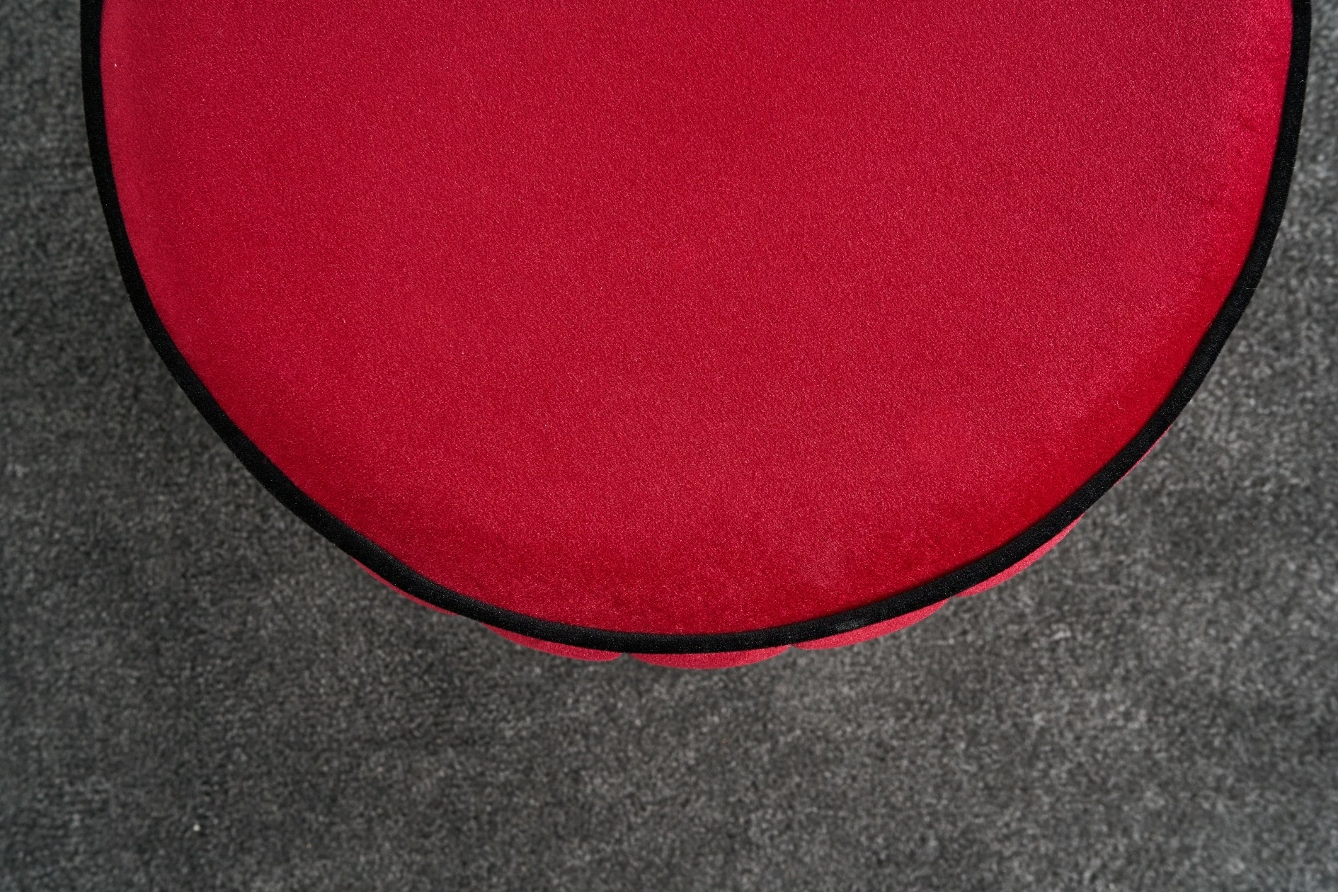 Puf Lindy, kadife e kuqe, Atelier del Sofa