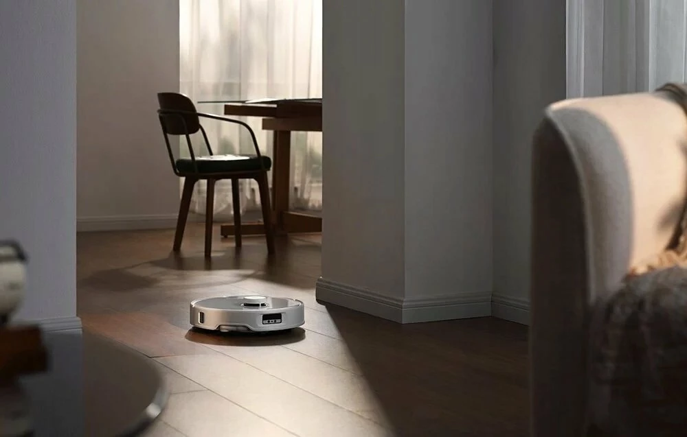Robot pastrimi Roborock Qrevo Curv 5A1, 18.500Pa, me stacion zbrazjeje, mop rrotullues, Wi‑Fi, i bardhë, set