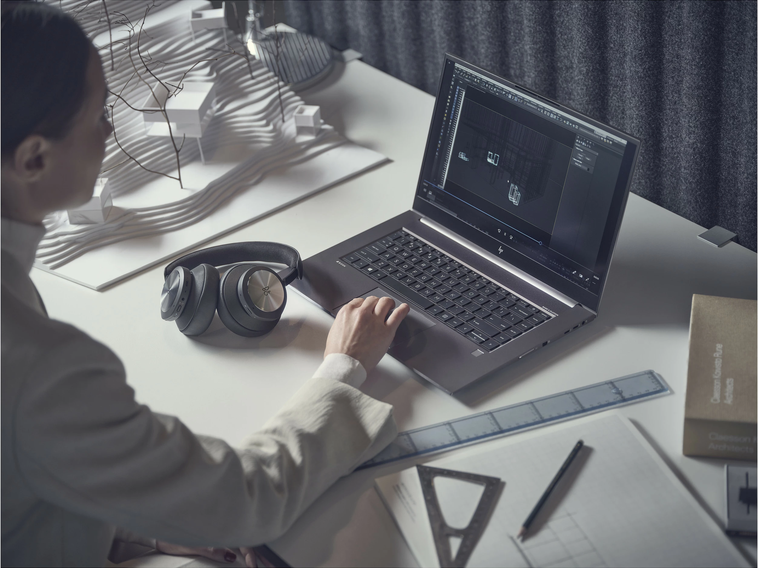 Kufje gaming Bang & Olufsen Beoplay Portal, wireless & me kabllo, Dolby Atmos, Bluetooth 5.1, 3.5mm, ANC, Black Anthracite