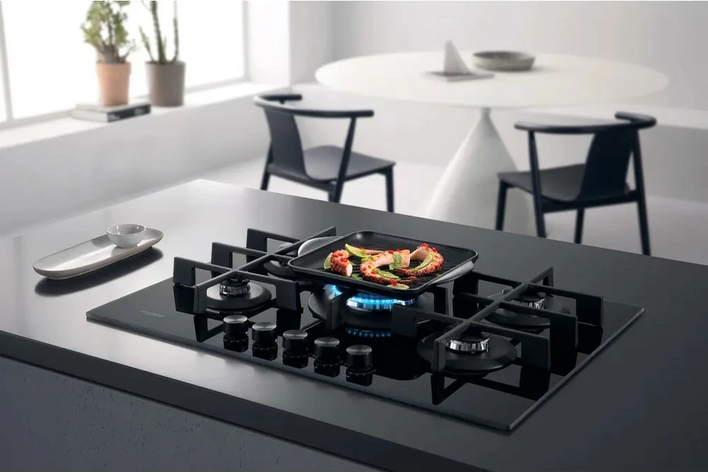 Sobë gazi me xham Whirlpool AKWL728NB, 5 zona, e zezë