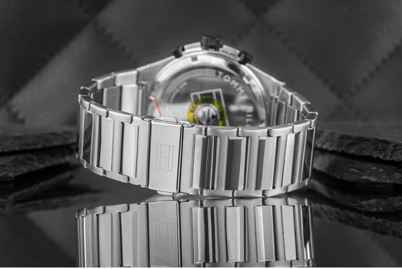 Orë dore për meshkuj Tommy Hilfiger, e zezë