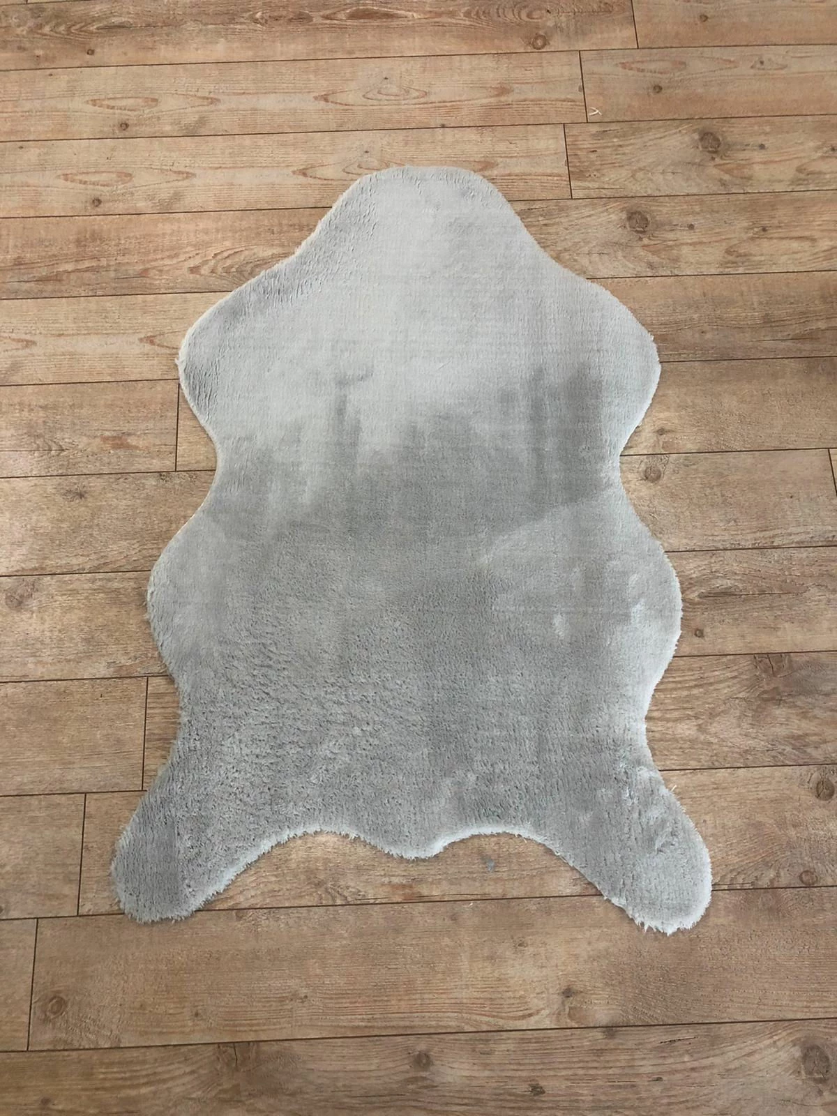 Qilim i butë, ngjyrë gri e çelët, 60x90cm