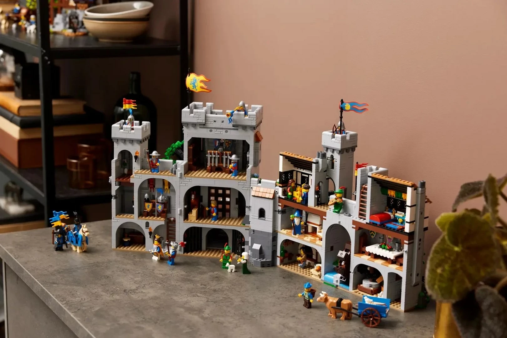 Set LEGO ICONS 10305 Lion Knights' Castle