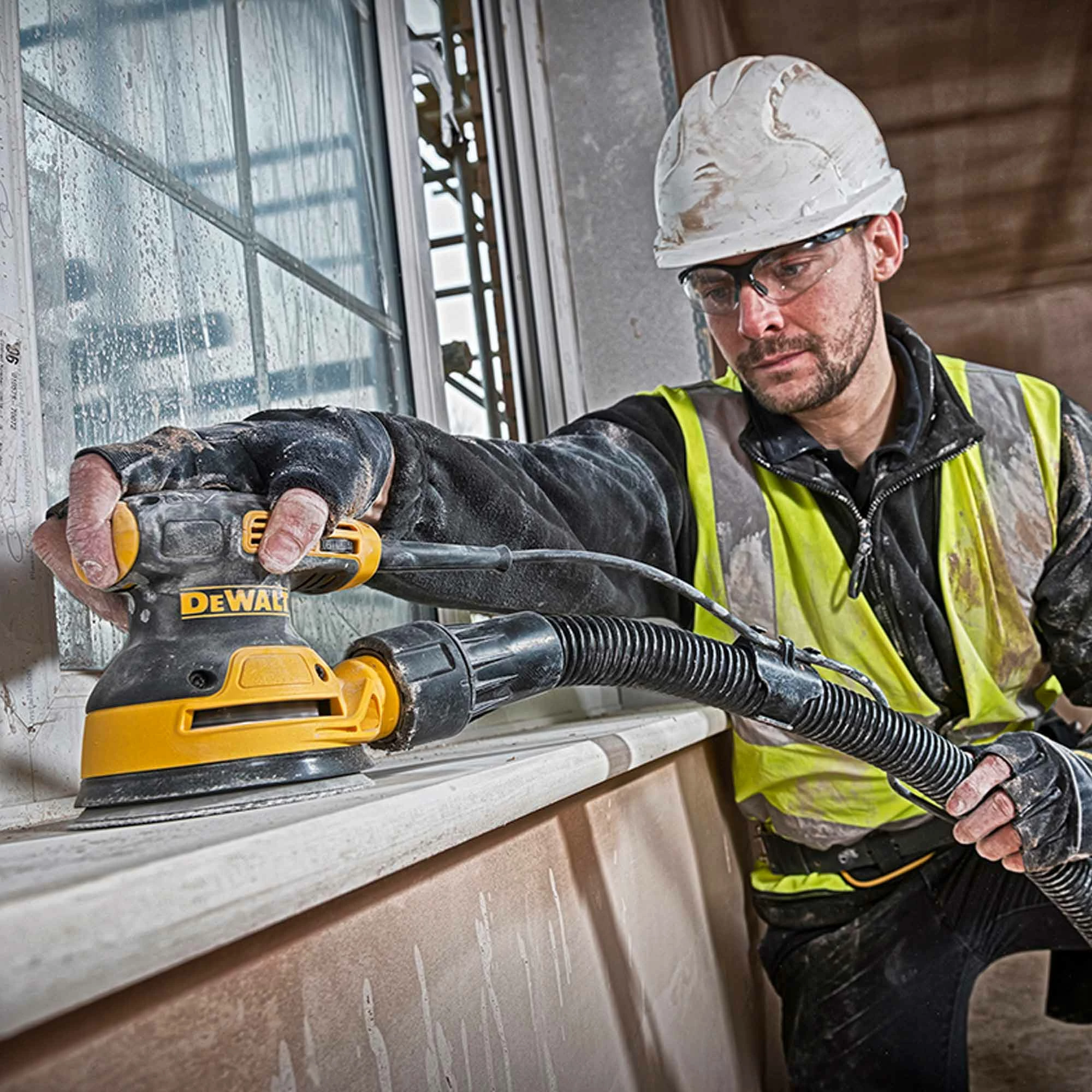 Lëmues orbital DeWalt DWE6423 280 W 125 mm, me qese pluhuri