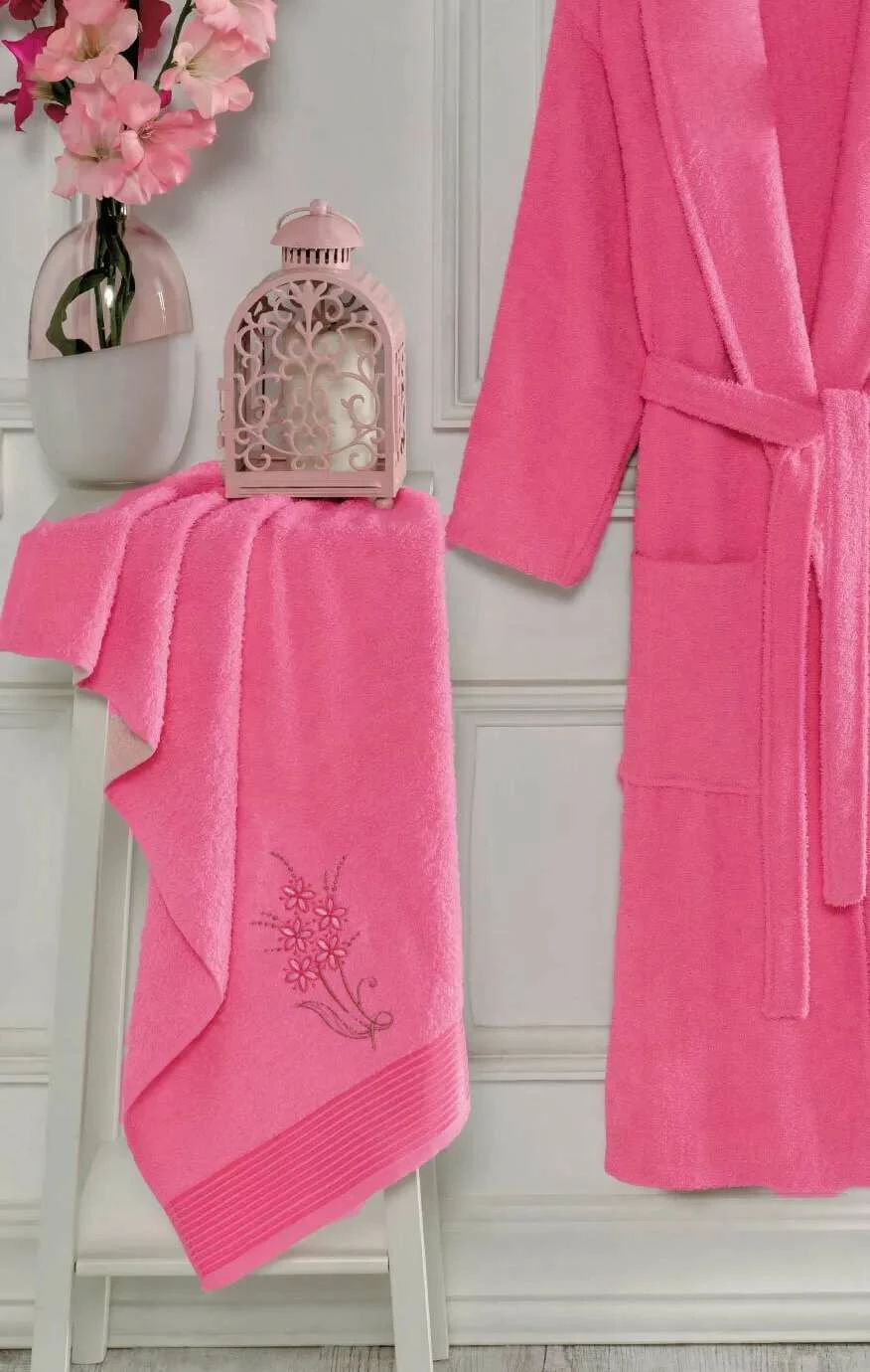 Set rrobdeshambrë me peshqir dore, Mijolnir Cora, fuksia
