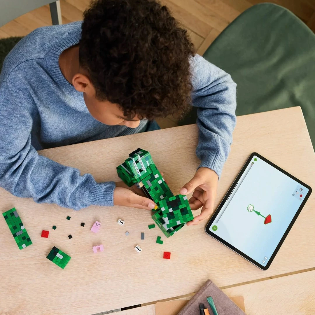 Set LEGO Minecraft Creeper 21276, 665 pjesë, për fëmijë 10+ vjeç