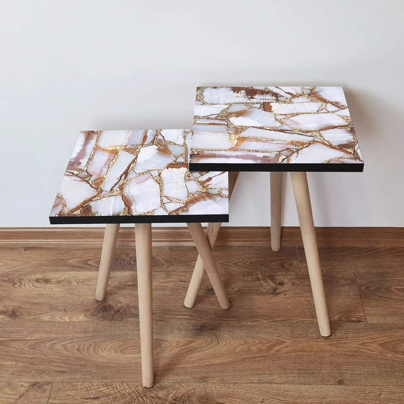 Set tavolinash ndihmëse, dy copë, ngjyrë kafe, e bardhë dhe ari, Skye Decor, 2Shp262