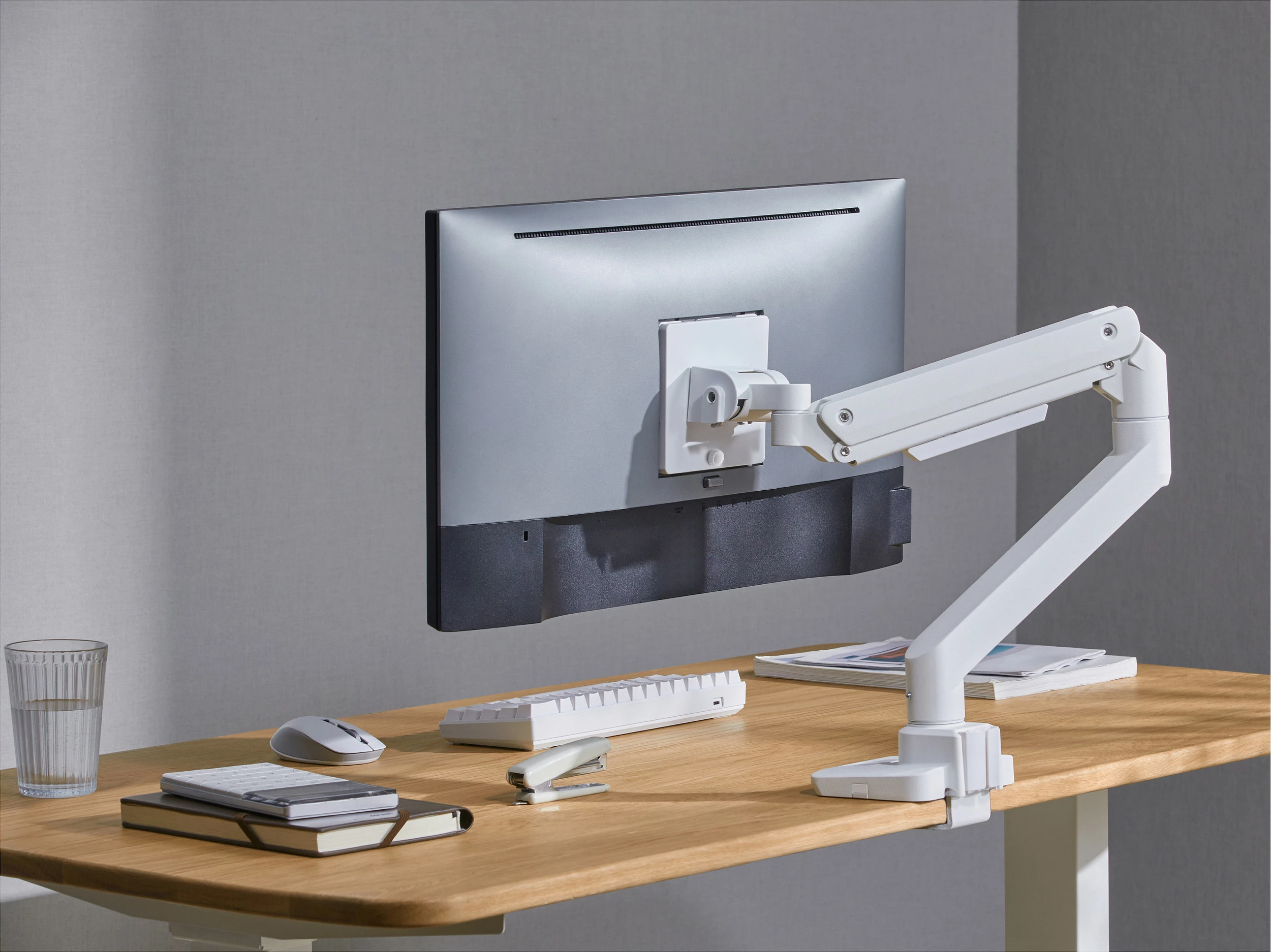 Mbajtëse monitori EQUIP Tischhalterung 17"-49", gas spring, VESA 75x75/100x100, 20 kg, e bardhë