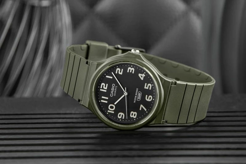 Orë dore CASIO unisex, e gjelbër