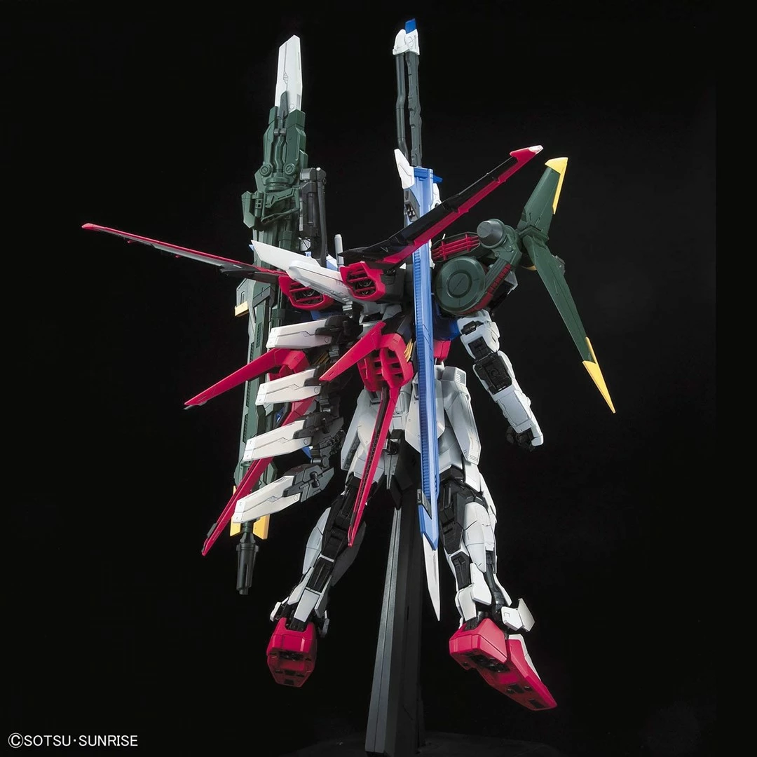 Figurë koleksionuese Bandai Perfect Strike Gundam PG 1/60