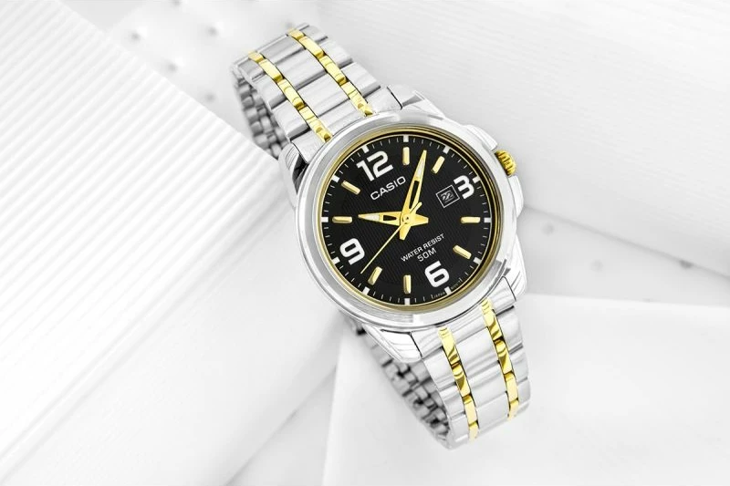 Orë dore për femra Casio, argjend e ar