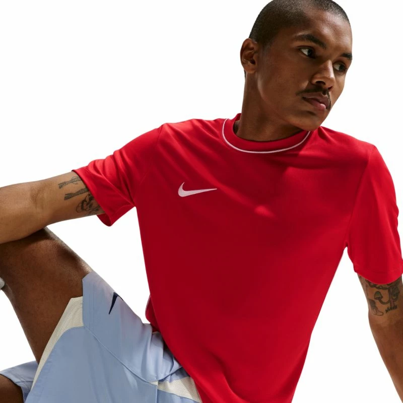 Maicë për meshkuj Nike, e kuqe