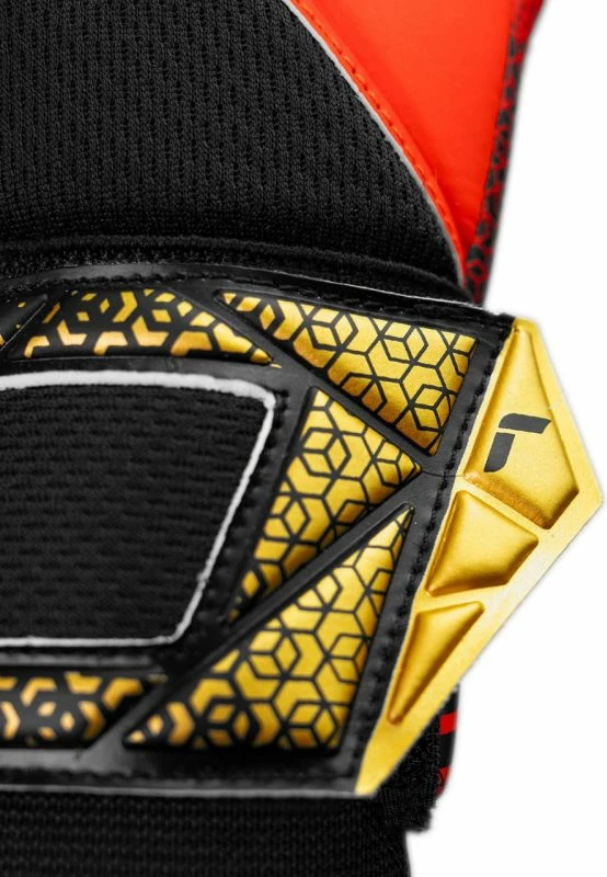 Dorëza portieri Reusch për meshkuj, të zeza dhe të kuqe