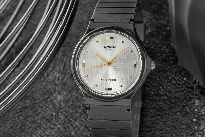 Orë dore për femra Casio, e zezë